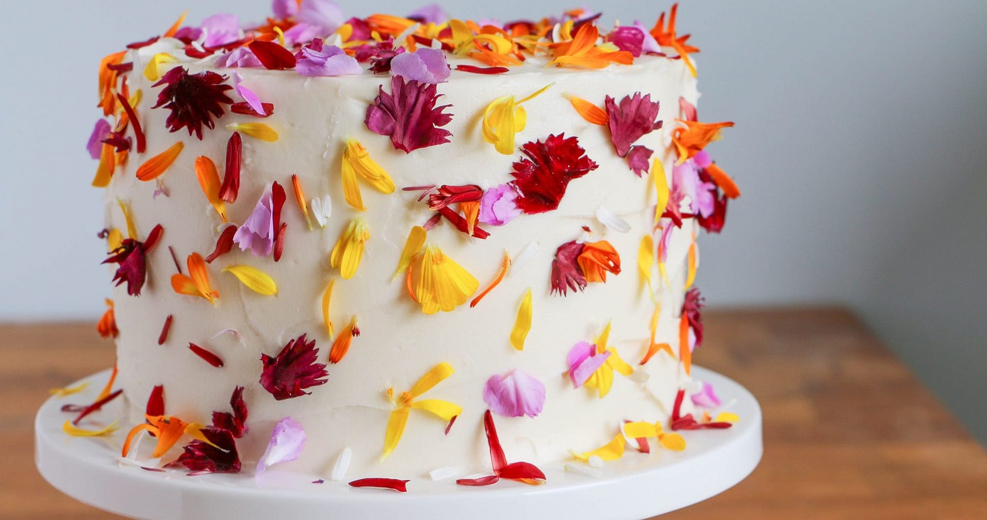25 Edible Flowers For Cakes